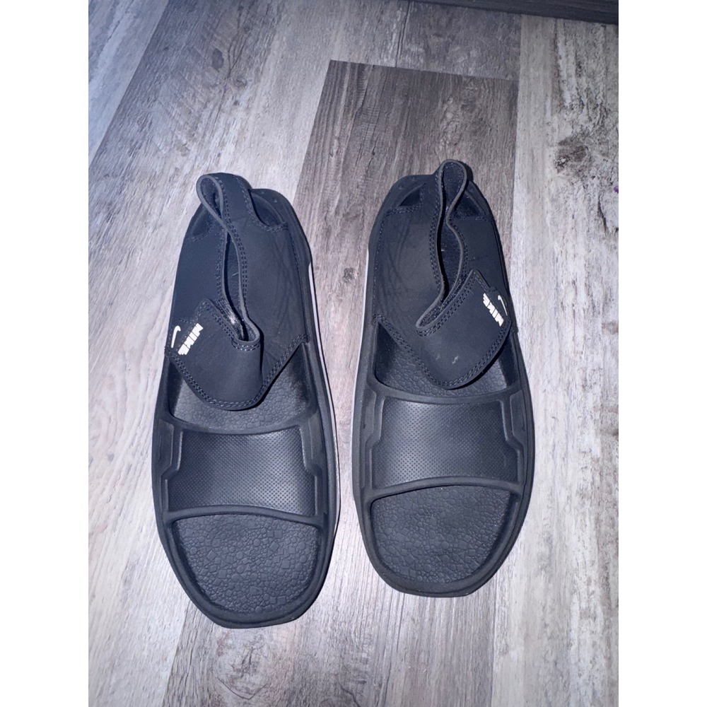 Nike sandals size 7Y